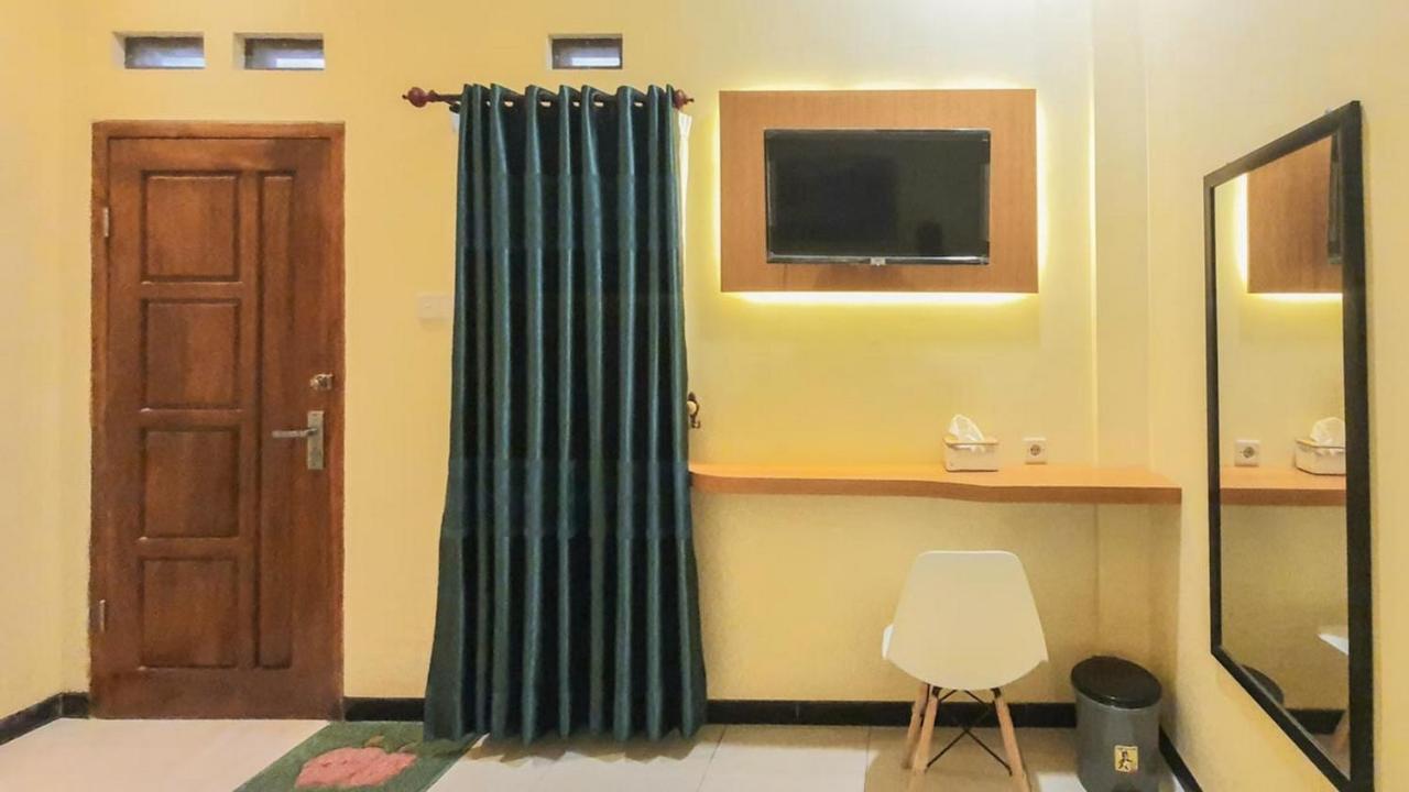 Urbanview Hotel Sakura Kampung Inggris Pare By Reddoorz Экстерьер фото