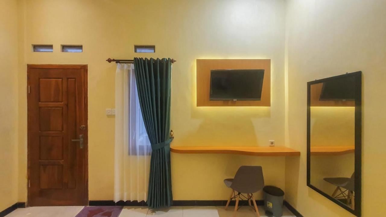 Urbanview Hotel Sakura Kampung Inggris Pare By Reddoorz Экстерьер фото