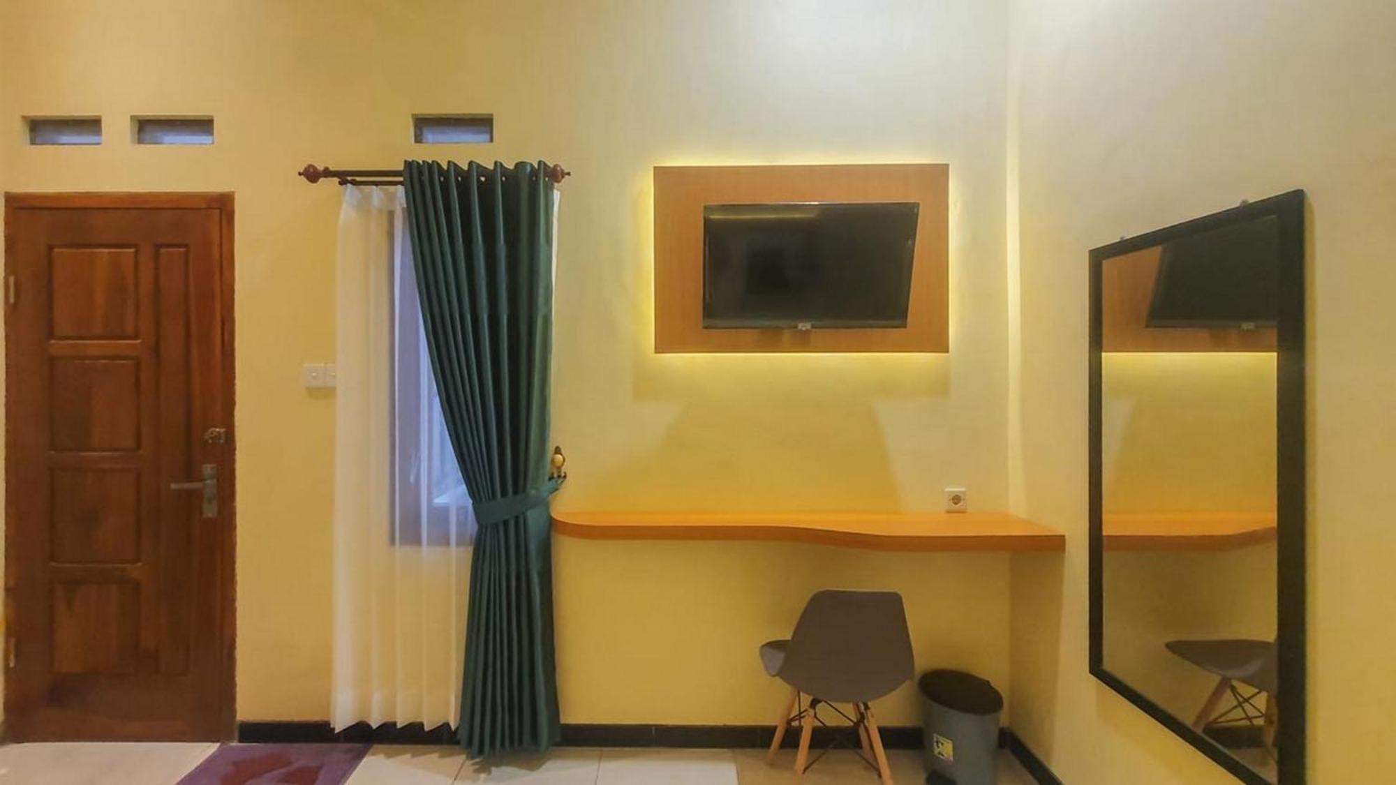 Urbanview Hotel Sakura Kampung Inggris Pare By Reddoorz Экстерьер фото