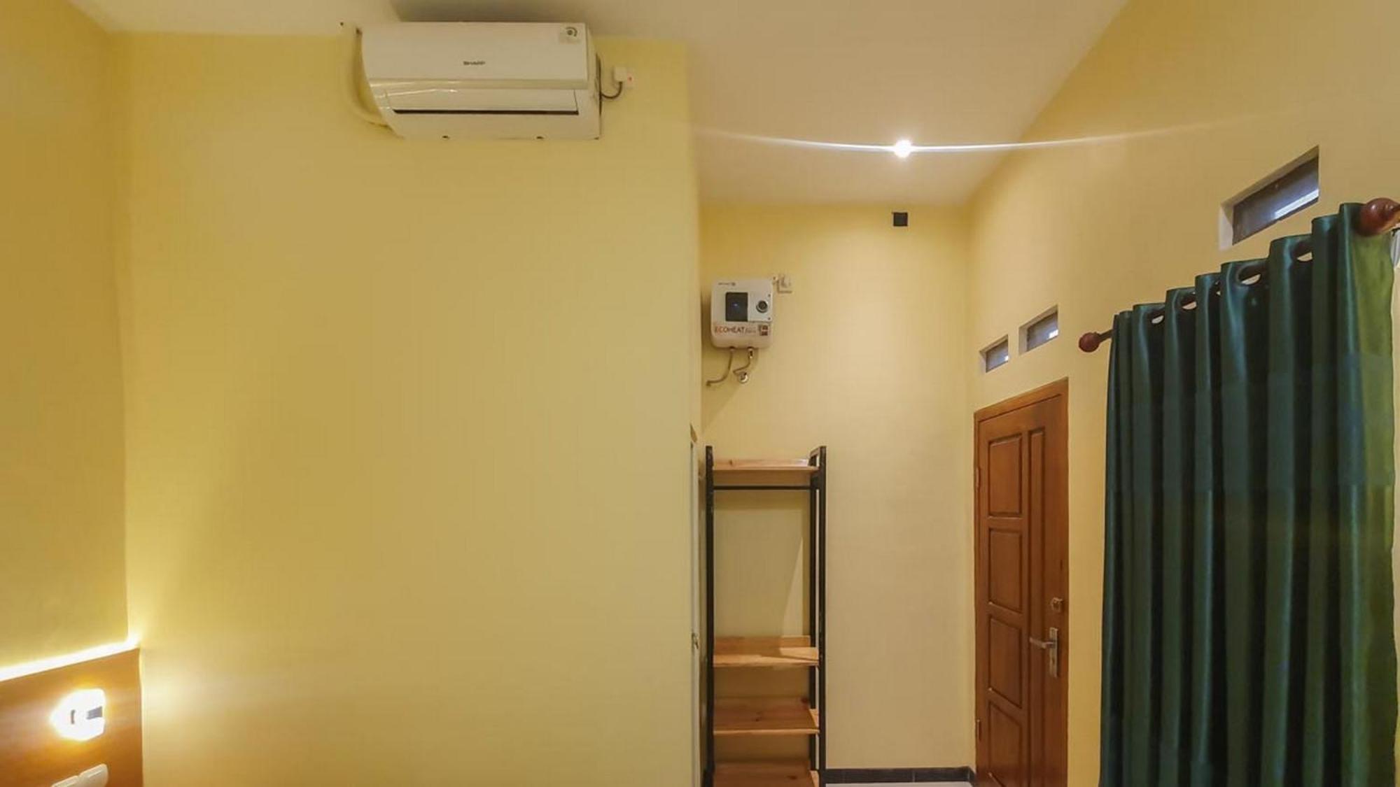Urbanview Hotel Sakura Kampung Inggris Pare By Reddoorz Экстерьер фото